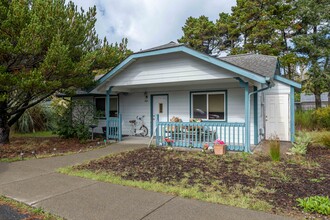 Cedar Point Cottages in Port Orford, OR - Building Photo - Building Photo