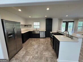 995 Fleetwood Cir SW in Atlanta, GA - Foto de edificio - Building Photo