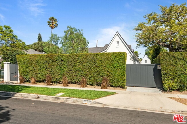 234 N Ridgewood Pl in Los Angeles, CA - Building Photo - Building Photo