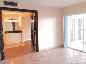 236 Castlewood Dr-Unit -104 in North Palm Beach, FL - Building Photo - Building Photo