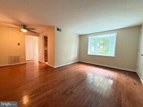 806 S Arlington Mill Dr-Unit -104 in Arlington, VA - Building Photo - Building Photo