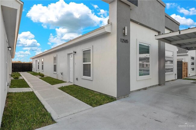 12505 N 39th Ln in McAllen, TX - Foto de edificio - Building Photo