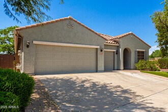 27112 N 56th Dr in Phoenix, AZ - Foto de edificio - Building Photo
