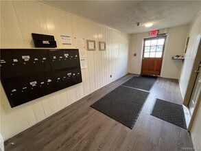 185 E Lake Blvd in Mahopac, NY - Building Photo - Building Photo