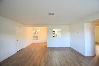 5617 Woodman Ave in Los Angeles, CA - Building Photo - Building Photo