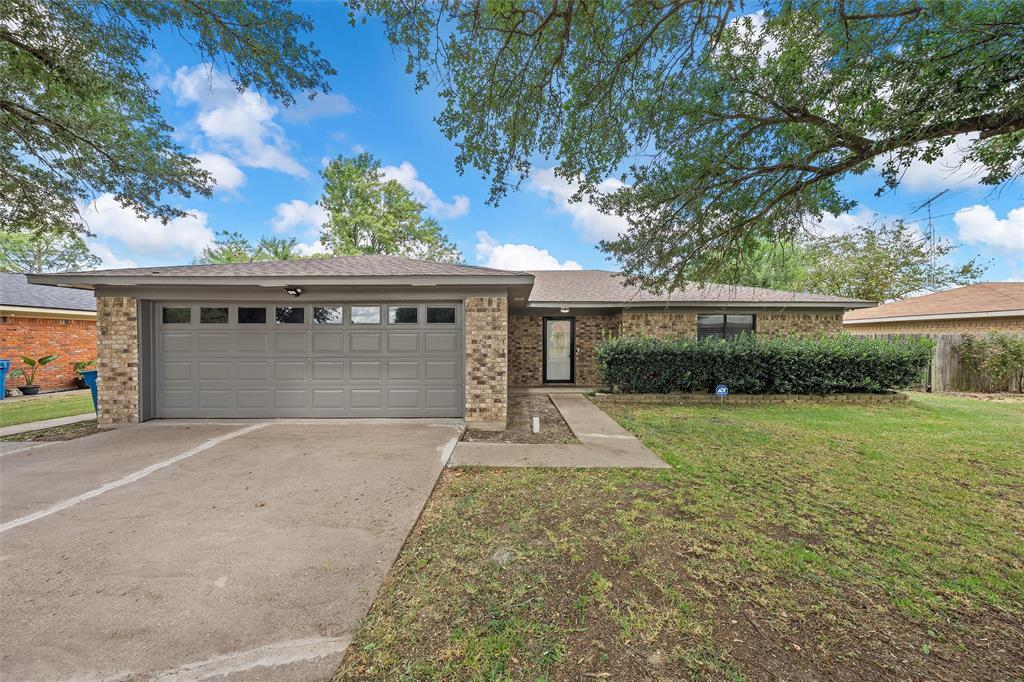 106 Willowcrest St in Mexia, TX - Building Photo