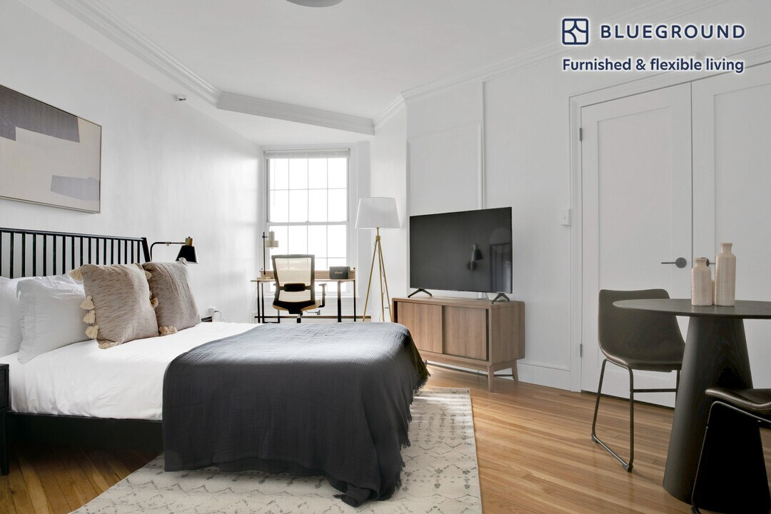 1284 Beacon St, Unit FL7-ID484 in Brookline, MA - Building Photo