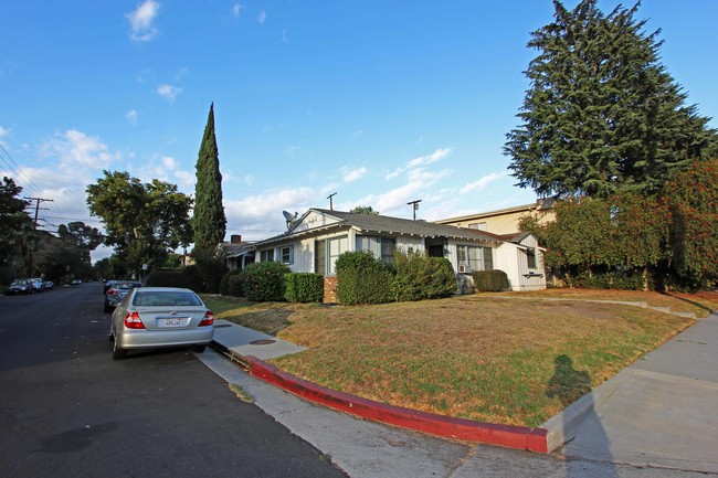 13525 Burbank Blvd in Van Nuys, CA - Building Photo - Other