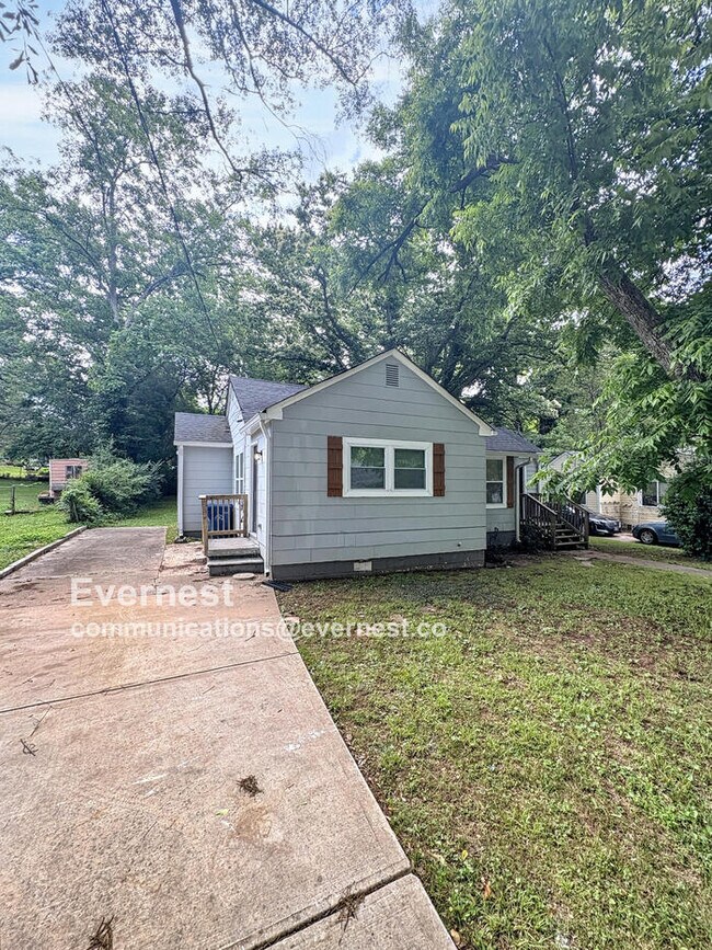 property at 2228 Jernigan Dr SE