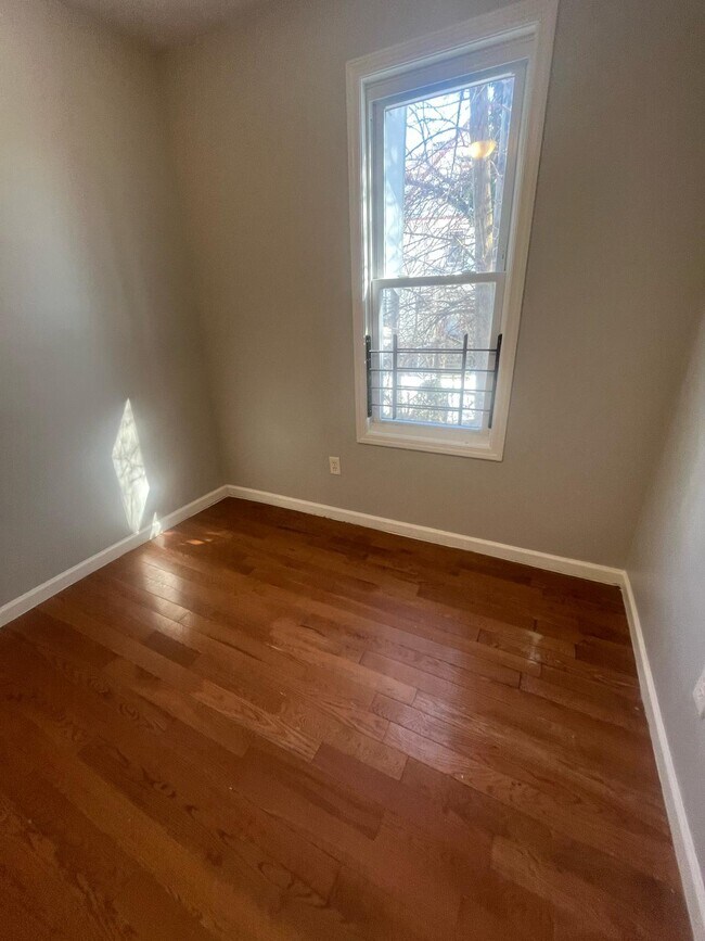 10 W End Ave, Unit 1 in Newark, NJ - Building Photo - Building Photo