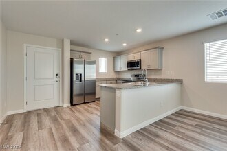12110 Midnight Pine Rd in Las Vegas, NV - Building Photo - Building Photo