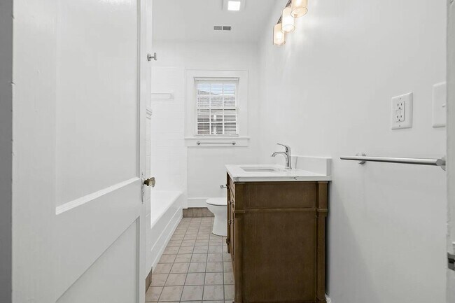 2112 Crescent Ave in Charlotte, NC - Building Photo - Building Photo