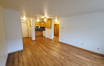 2222 E Belleview Pl, Unit 101 in Milwaukee, WI - Building Photo - Building Photo
