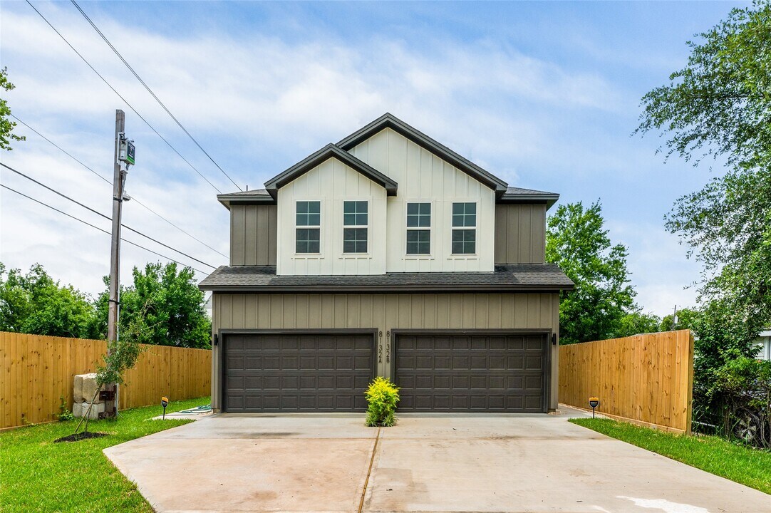 8132 Brandon St in Houston, TX - Building Photo