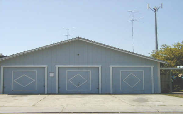 7909-7913 Montgomery Ave in Stockton, CA - Building Photo