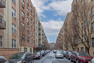 25-27 Cooper St in New York, NY - Building Photo - Building Photo