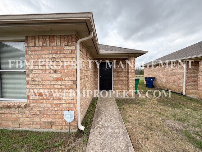 1516 Drexal Dr in Waxahachie, TX - Building Photo - Building Photo