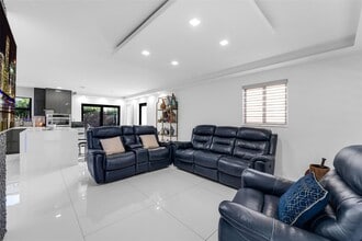 10364 SW 6th St in Miami, FL - Building Photo - Building Photo