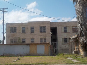 614 E Van Buren Ave in Harlingen, TX - Building Photo - Building Photo