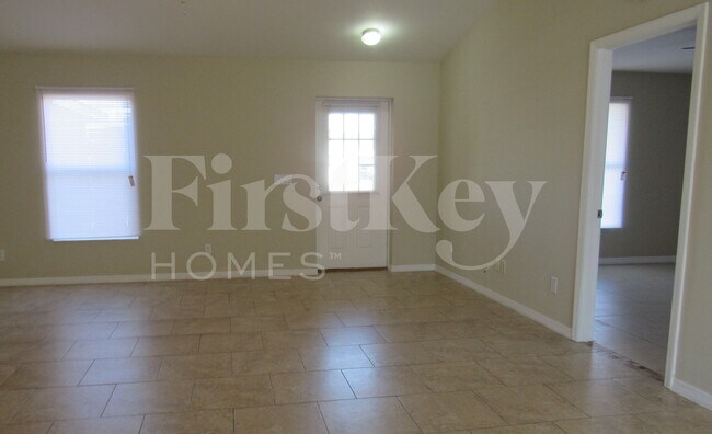 1810 NW 21st Terrace in Cape Coral, FL - Foto de edificio - Building Photo