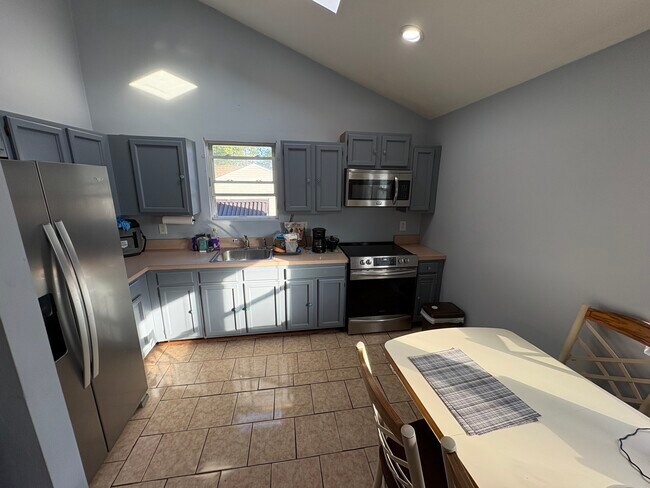 50 Eisenhower Ave, Unit 1 in Brentwood, NY - Building Photo - Building Photo