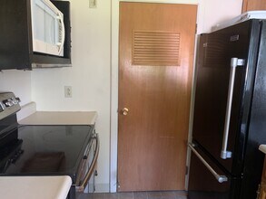 185 Columbia Ave in Brunswick, ME - Foto de edificio - Building Photo