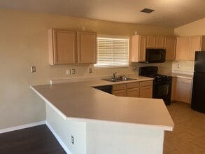 625 Valley Meadows Dr NE in Rio Rancho, NM - Building Photo - Building Photo