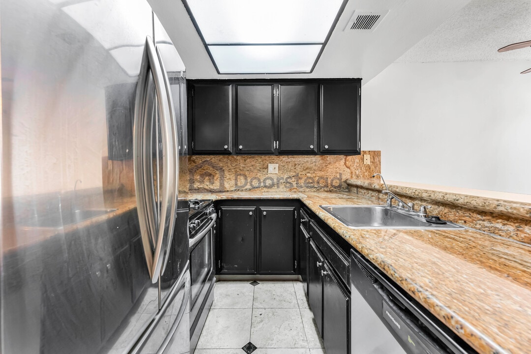 15555 Nordhoff St in North Hills, CA - Building Photo