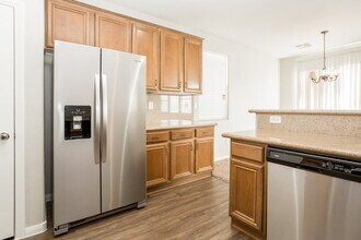 5812 Gemstone Peak St in North Las Vegas, NV - Foto de edificio - Building Photo