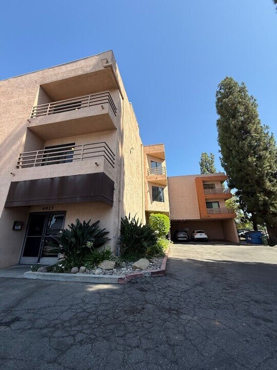 6815 Remmet Ave in Los Angeles, CA - Building Photo