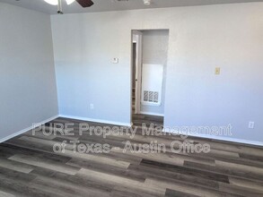 512 Lenora Dr in Taylor, TX - Building Photo - Building Photo