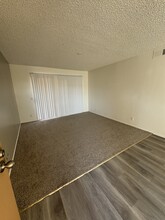 Las Palmas Apartments in Rialto, CA - Building Photo - Building Photo