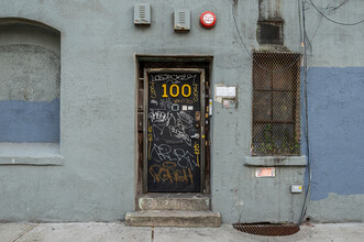 100 Metropolitan Ave in Brooklyn, NY - Building Photo - Building Photo