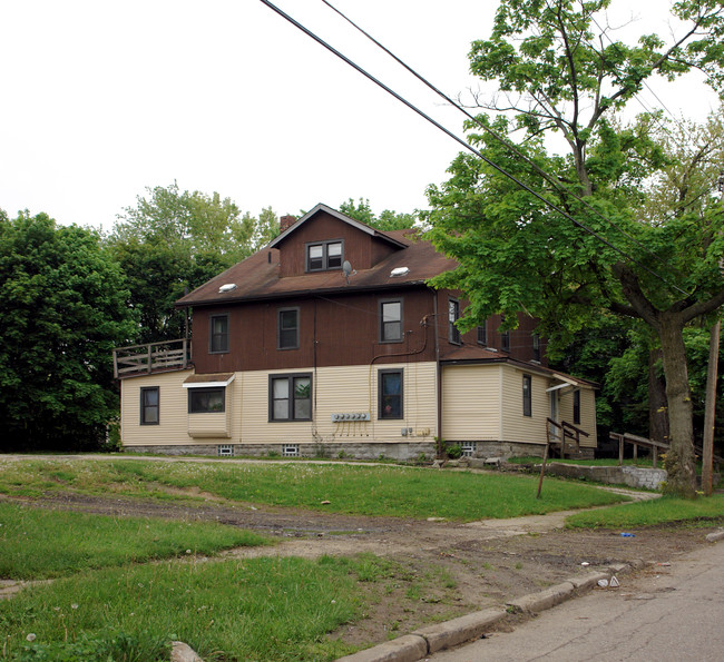 1297 Moore St in Akron, OH - Building Photo - Building Photo