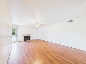 9700 Leawood Blvd in Houston, TX - Foto de edificio - Building Photo