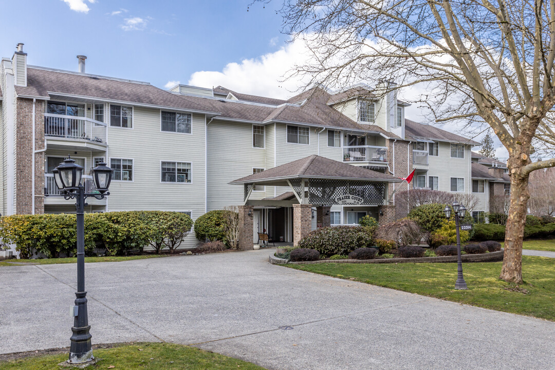 Fraser Court in Maple Ridge, BC - Building Photo