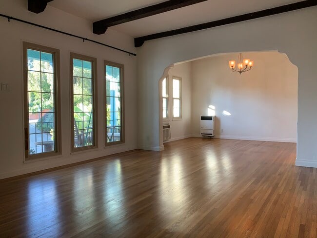 4227 1/2 Avocado St, Unit --