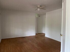 102 N Cir Dr in Ellenwood, GA - Building Photo