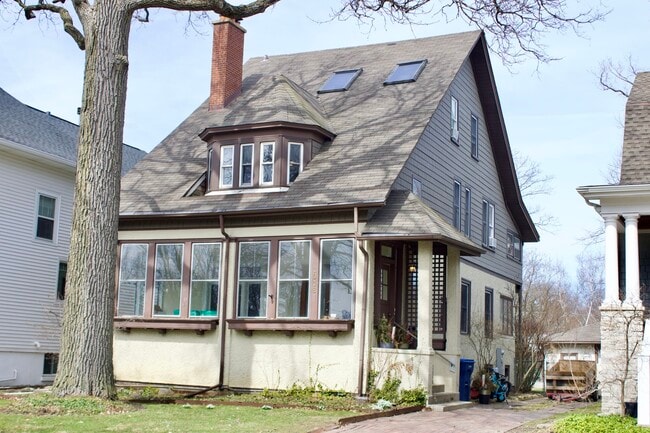 property at 1018 Oakwood Ave