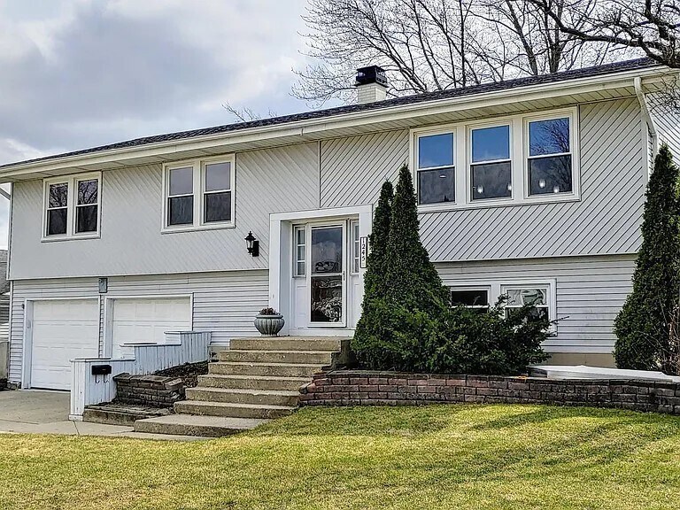 1245 Nottingham Ln in Hoffman Estates, IL - Building Photo