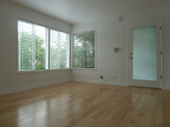 5916 Ernest Ave, Unit 1/2 in Los Angeles, CA - Building Photo - Building Photo