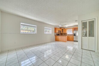 3258 NW 35th St in Miami, FL - Building Photo - Building Photo