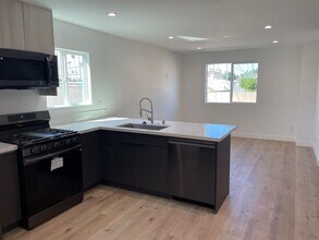 1529 Winona Blvd in Los Angeles, CA - Building Photo - Building Photo