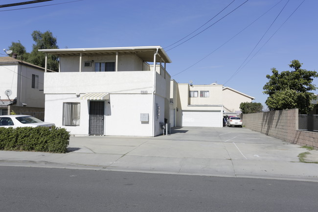 7241 Wyoming St in Westminster, CA - Foto de edificio - Building Photo