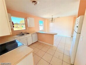 419 NE 16th Pl in Cape Coral, FL - Foto de edificio - Building Photo