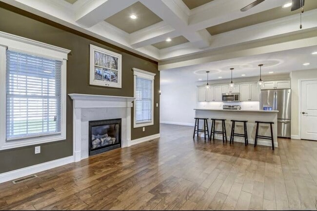 1811 Spartan Dr in Chatham, IL - Foto de edificio - Building Photo