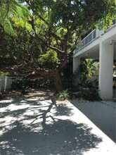 241 Harbor Dr in Key Biscayne, FL - Building Photo - Building Photo