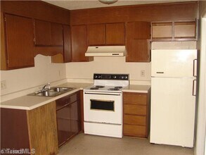 224 Royal Forest Ct in Winston-Salem, NC - Building Photo - Building Photo