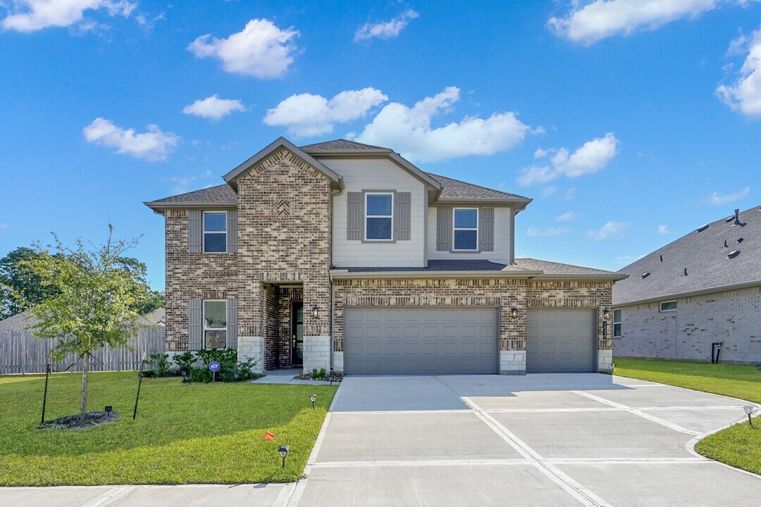 14350 Red Ldg Trl in Shenandoah, TX - Building Photo