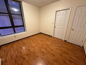 76 Essex St, Unit 6 in Boston, MA - Foto de edificio - Building Photo